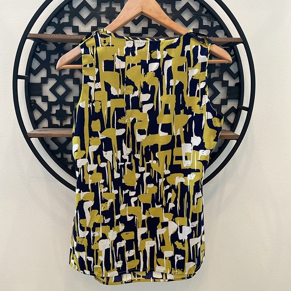 💕 Banana Republic Chartreuse, Blue and White Shell - Picture 2 of 4